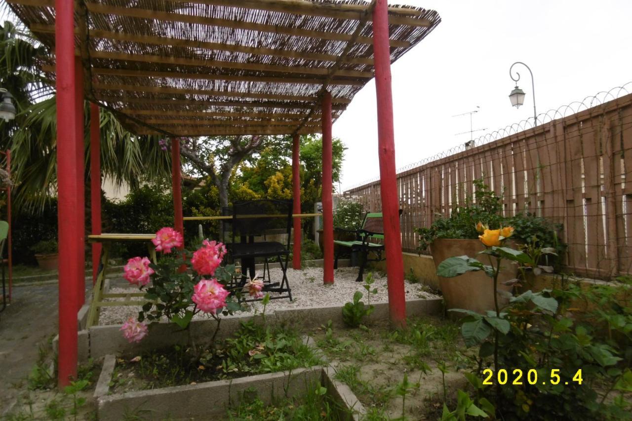 rez de chaussée studio climatisé dans villa Aigues-Mortes Exterior foto